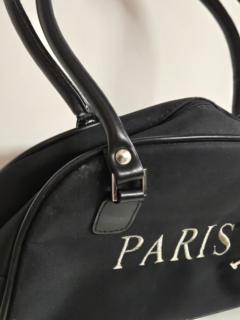 Black Parisian-style bowler handbag - Picture 3 of 9